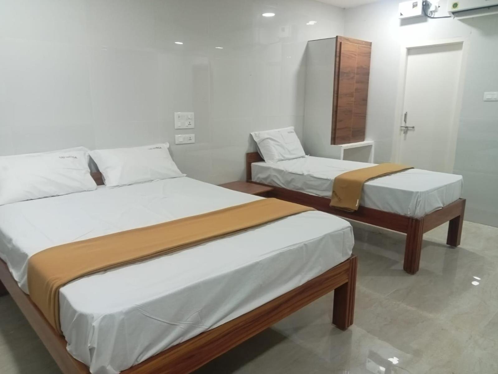 Sai Durga Banquet Hall And Ac Rooms Tirupati Exteriör bild